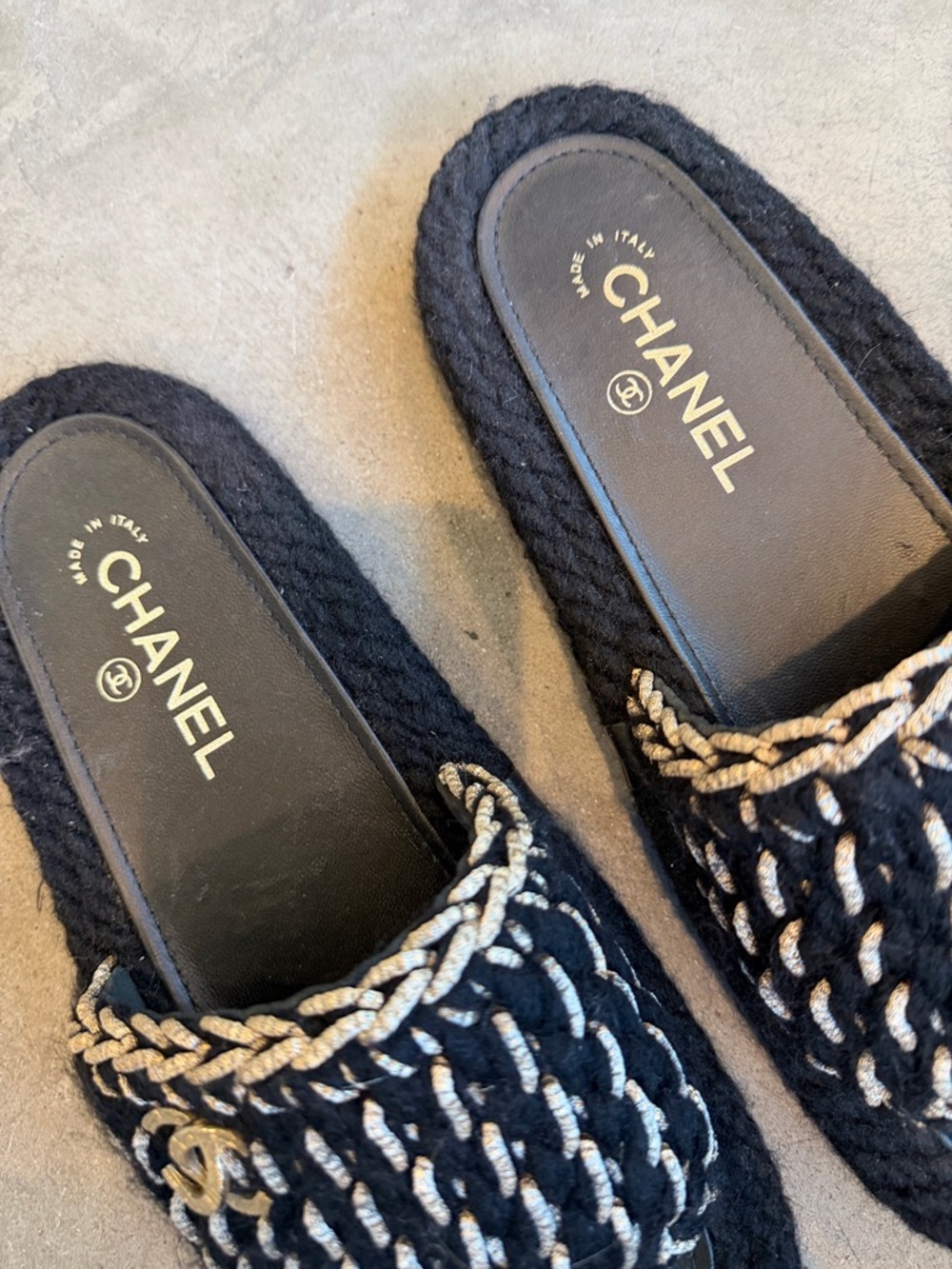 Chanel Black and Gold CC logo Women's Slides / sandals brand new - Picture 4 of 5